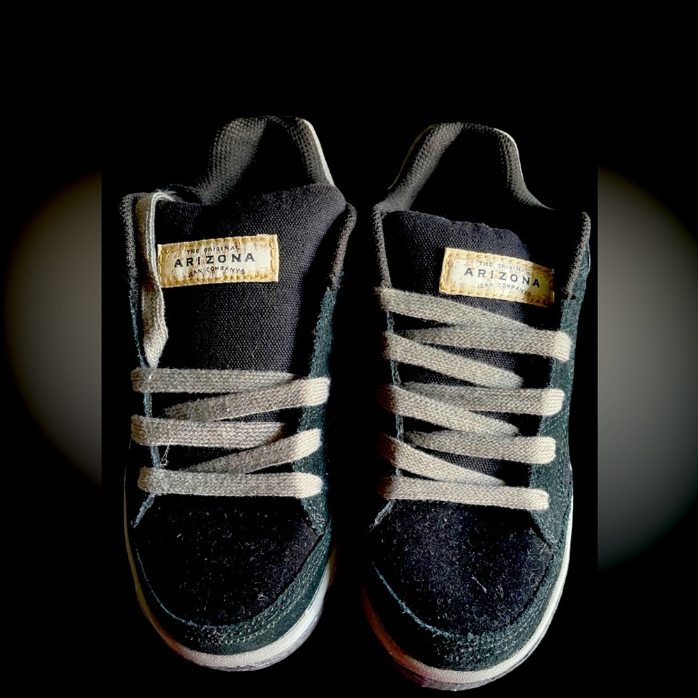 Boys Sneakers in BLACK NEVER BEEN WORN